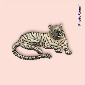 mimi di n 1987 large statement gold tiger belt buckle 6 inches length x 3 1/2